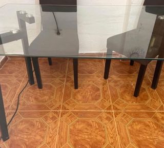Mesa de cristal y madera