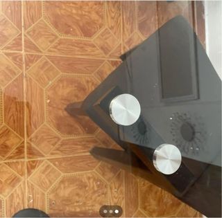 Mesa de cristal y madera