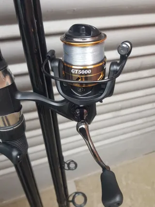 2 Cañas de Surf Casting con carretes