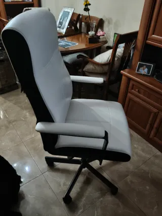 Silla de escritorio blanca