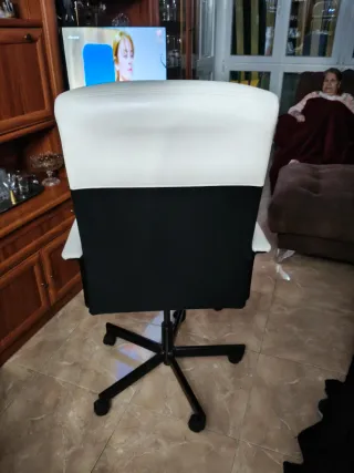 Silla de escritorio blanca
