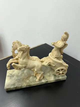 Figura Carruaje Romano Mármol