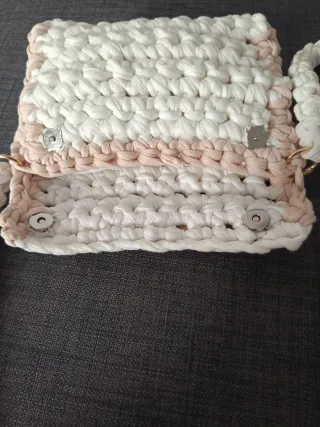 Bolso de mujer bandolera artesanal blanco y rosa