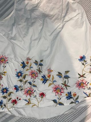 Blusa blanca bordada floral