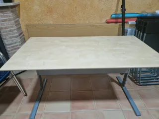 Mesa de oficina madera y metal