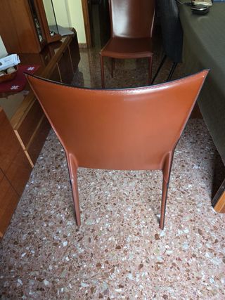 Sillas comedor piel marrón (6 unidades) 25€/Silla