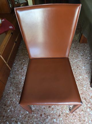 Sillas comedor piel marrón (6 unidades) 25€/Silla