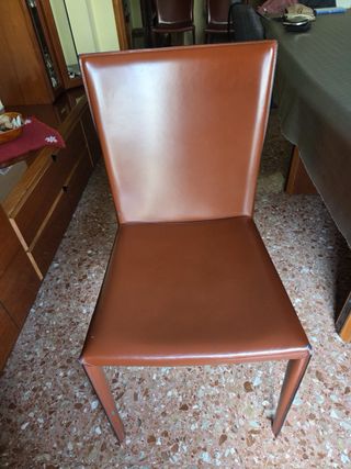 Sillas comedor piel marrón (6 unidades) 25€/Silla