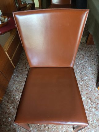 Sillas comedor piel marrón (6 unidades) 25€/Silla