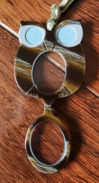 Collar con colgante de lupa-gafas diseño búho