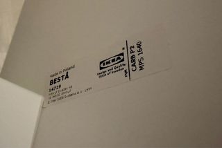 Mueble Besta Ikea con estantes de cristal