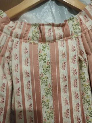 Traje de Huertana rosa y blanco