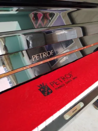 Piano Vertical PETROF - Buen Estado