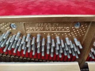 Piano Vertical PETROF - Buen Estado