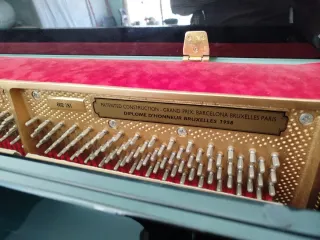 Piano Vertical PETROF - Buen Estado