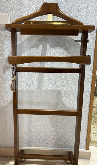 Galán de noche clásico madera y metal