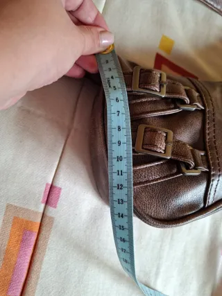 Bolso Misako marrón con hebillas