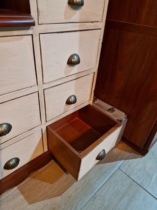 Estantería de madera