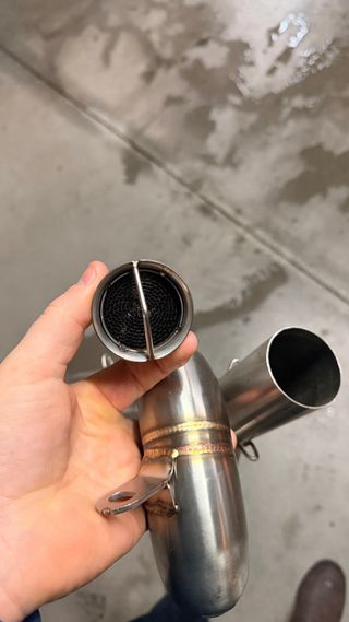 Curva escape Yamaha MT09 con DB Killer (2017-2020)