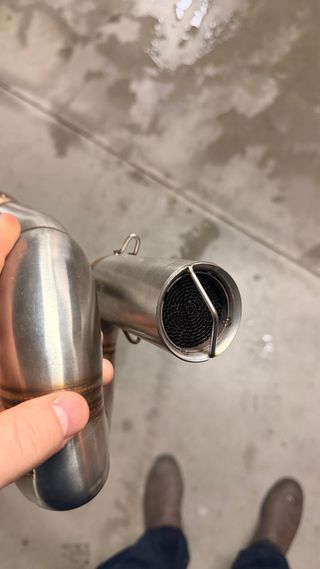 Curva escape Yamaha MT09 con DB Killer (2017-2020)