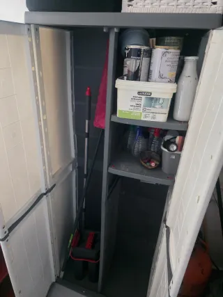 Armario Resina Blanco y Gris Escobero