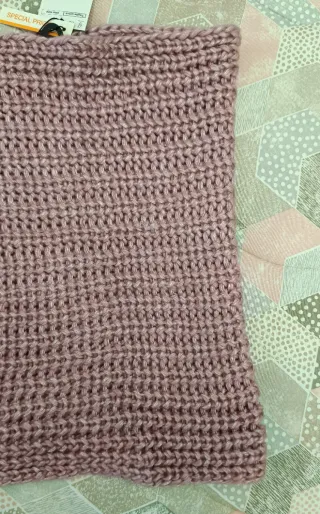 Scaldacollo lavorato a maglia rosa