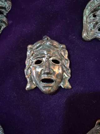 Seis máscaras de bronce antiguas Colección de masc