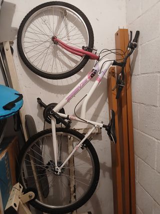 Bicicleta blanca y rosa 26