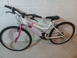 Bicicleta blanca y rosa 26