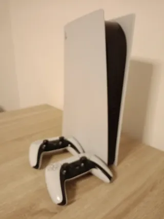 Vendo PlayStation 5 digital + 2 MANDOS