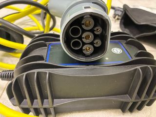 Cargador Coche Eléctrico Think Blue