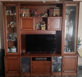 Mueble de comedor madera y cristal