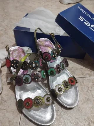 Sandalias Mujer Multicolor y Plateadas