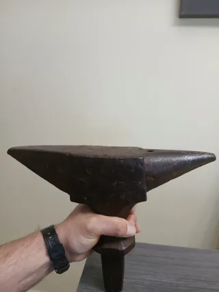 Yunque antiguo de forja