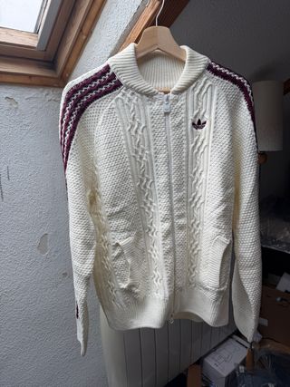 Jersey Adidas Originals punto blanco y burdeos