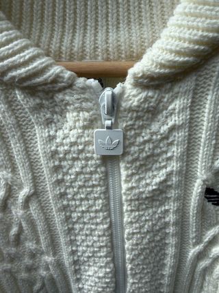 Jersey Adidas Originals punto blanco y burdeos