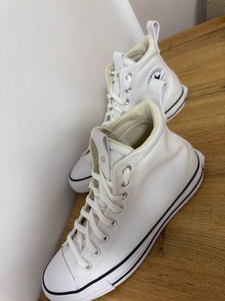 Zapatilla Converse en color blanco