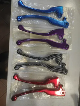 2 Juegos de manetas Aprilia Sonic color a elegir.