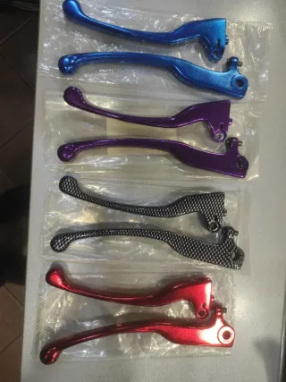 2 Juegos de manetas Aprilia Sonic color a elegir.