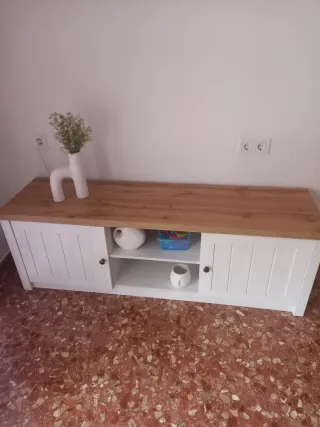 Mueble TV madera y blanco