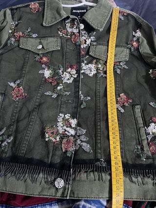 Chaqueta Desigual kaki bordada flores