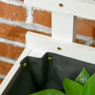 Jardinera con enrejado blanco