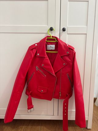 Chaqueta Stradivarius Roja Talla S