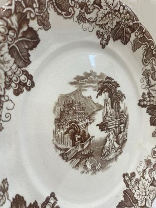 2 Platos La Cartuja de Sevilla Marrón