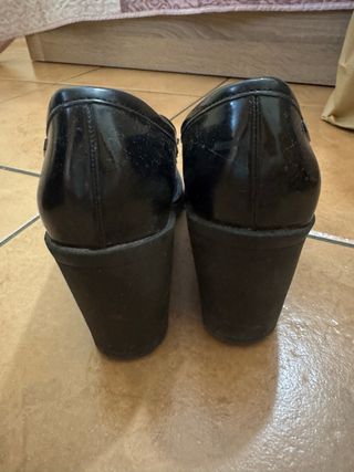 Mocasines MTNG tacón negros