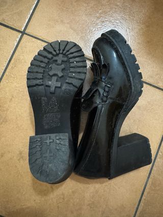 Mocasines MTNG tacón negros