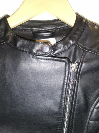Cazadora polipiel negra niña