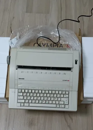 Máquina de escribir Olympia Splendid/MD/MD 40
