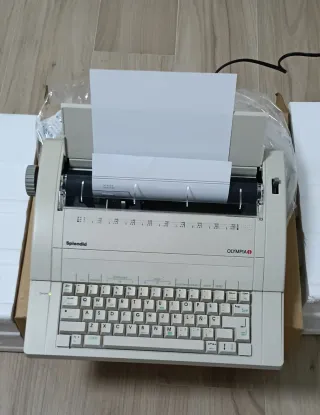 Máquina de escribir Olympia Splendid/MD/MD 40