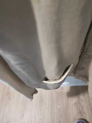 Chaqueta bomber Pull&Bear beige y blanca